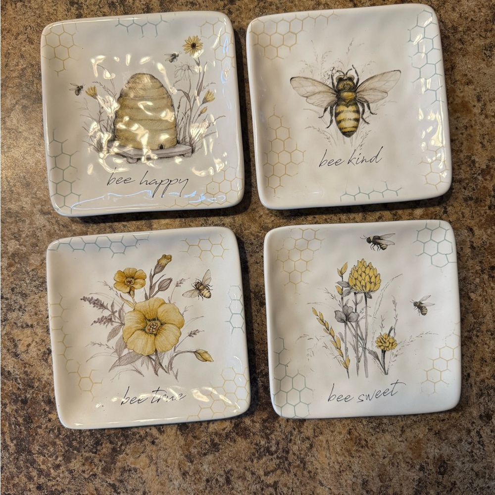 Susan Winget Bee-Themed Square Ceramic Plate Set